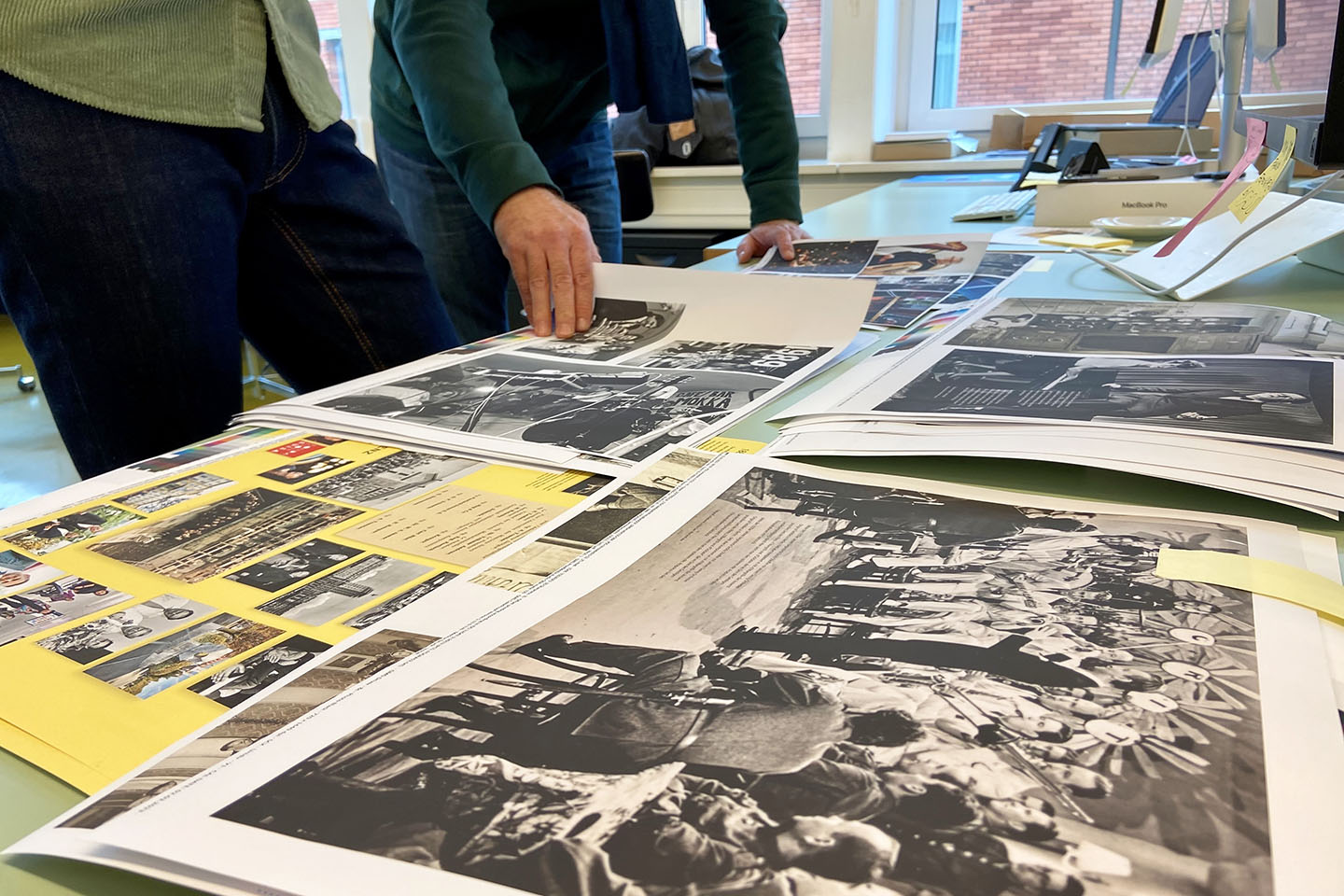 Vorgedruckte Seiten vom Jubiläumsbuch