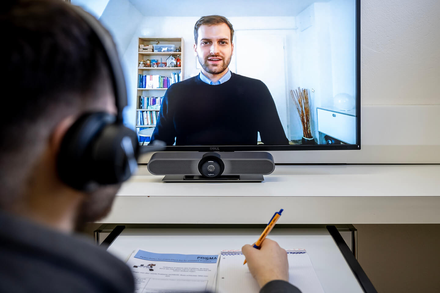 Foto einer Gesprächssituation Therapeut mit Klient.