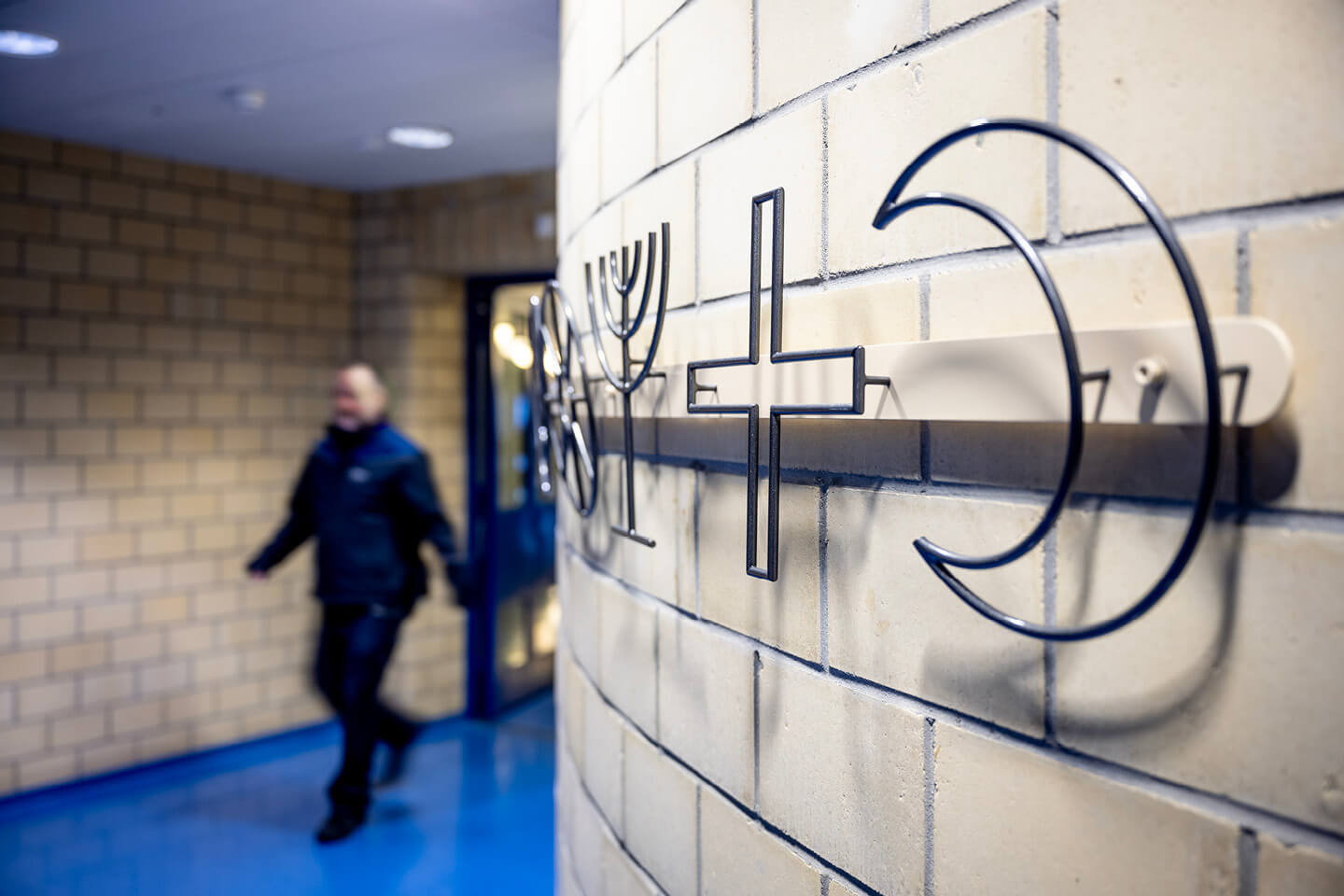 Bild eines Mitarbeiters von JuWe bei der Aula.